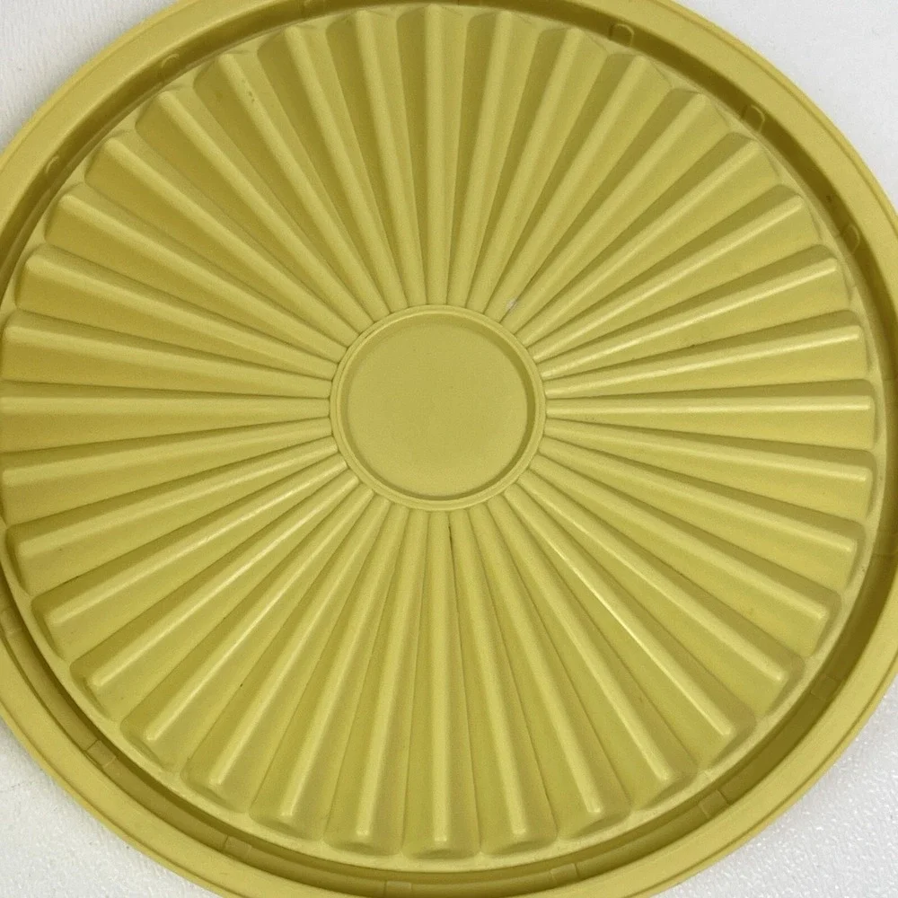 Vintage Servalier 5 Cup Harvest Gold Tupperware Canister With Lid 811-3